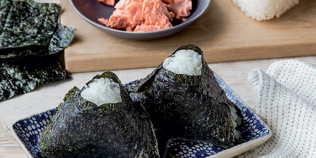 cơm nắm onigiri tour đi nhật bản